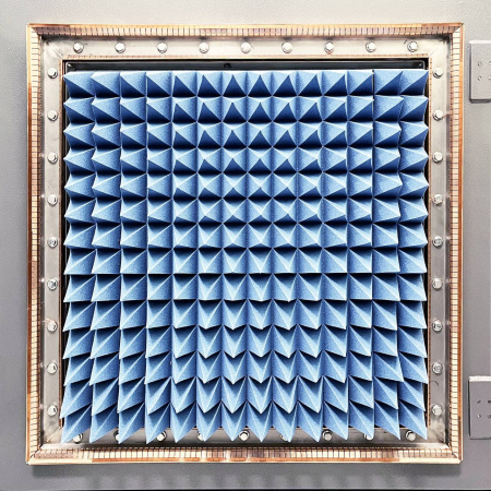 Малогабаритная безэховая экранированная камера (МиниБЭК) с автоматизированным поворотным столом