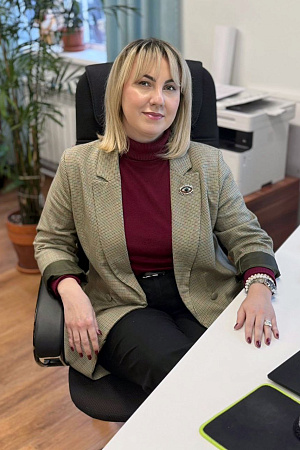 «Строить логистические и деловые мосты между нашей компанией и нашими международными партнерами» «Строить логистические и деловые мосты между нашей компанией и нашими международными партнерами»