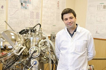 Ученые модифицировали органический перовскитный излучатель PeLED и его световыводящие наноструктуры