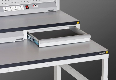 Приборно-инструментальная полка антистатическая VIKING ПО-ИП-15-4 ESD RAL 7012 темно-серая Приборно-инструментальная полка антистатическая VIKING ПО-ИП-15-4 ESD RAL 7012 темно-серая