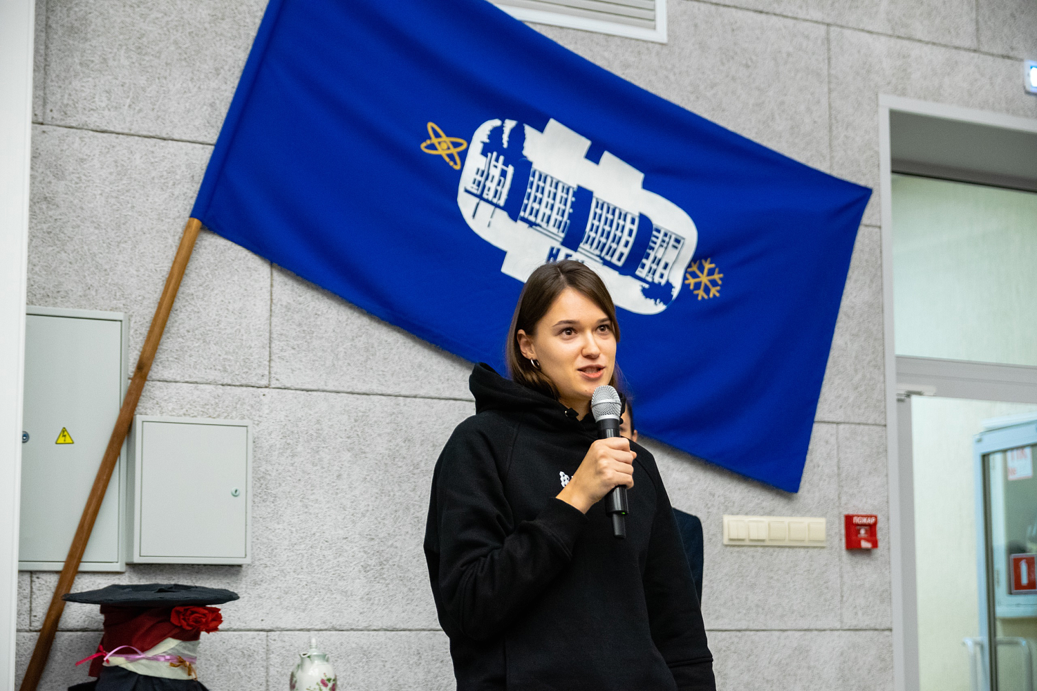 ГК «Научное оборудование» поздравила первокурсников Физического факультета НГУ