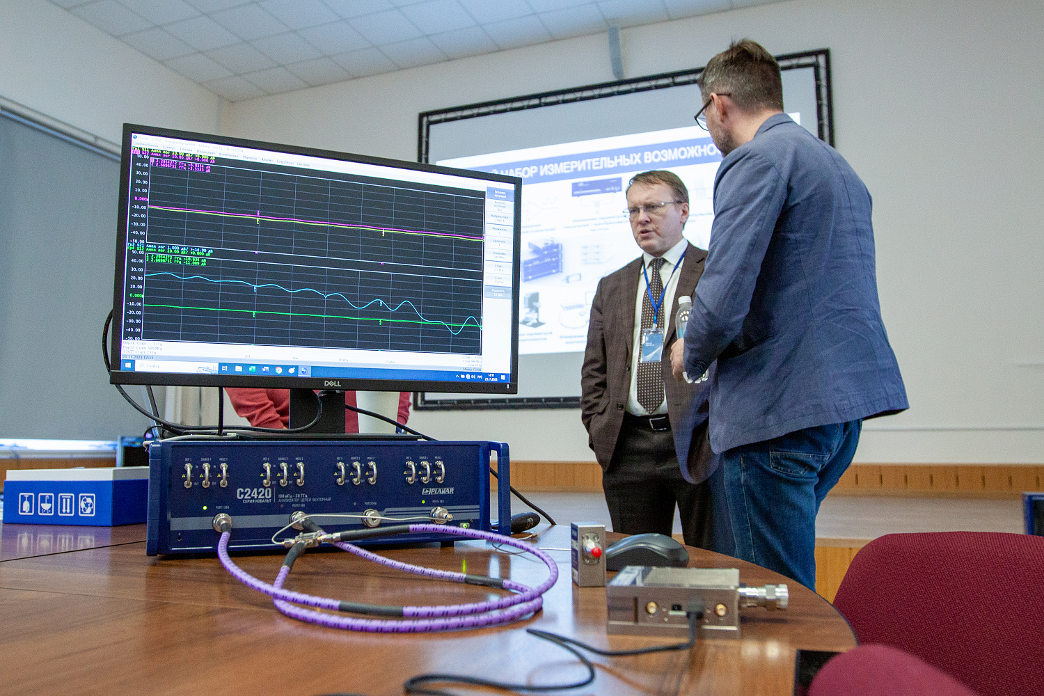 Итоги семинара «Измерение ВЧ- и СВЧ-характеристик в коаксиальном тракте и на пластинах»